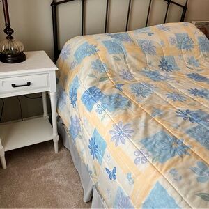 Floral Comforter Cream Blue Yellow Polyfill Queen or Double Size 84”W x 88”L